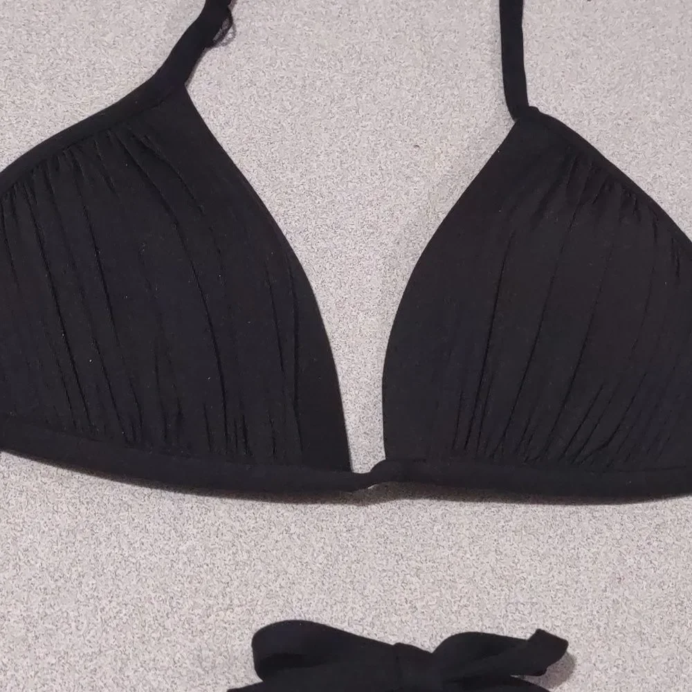 H&M Women's Black Scrunched Triangle Bikini Swimsuit Top Size 6 - Picture 2 of 5